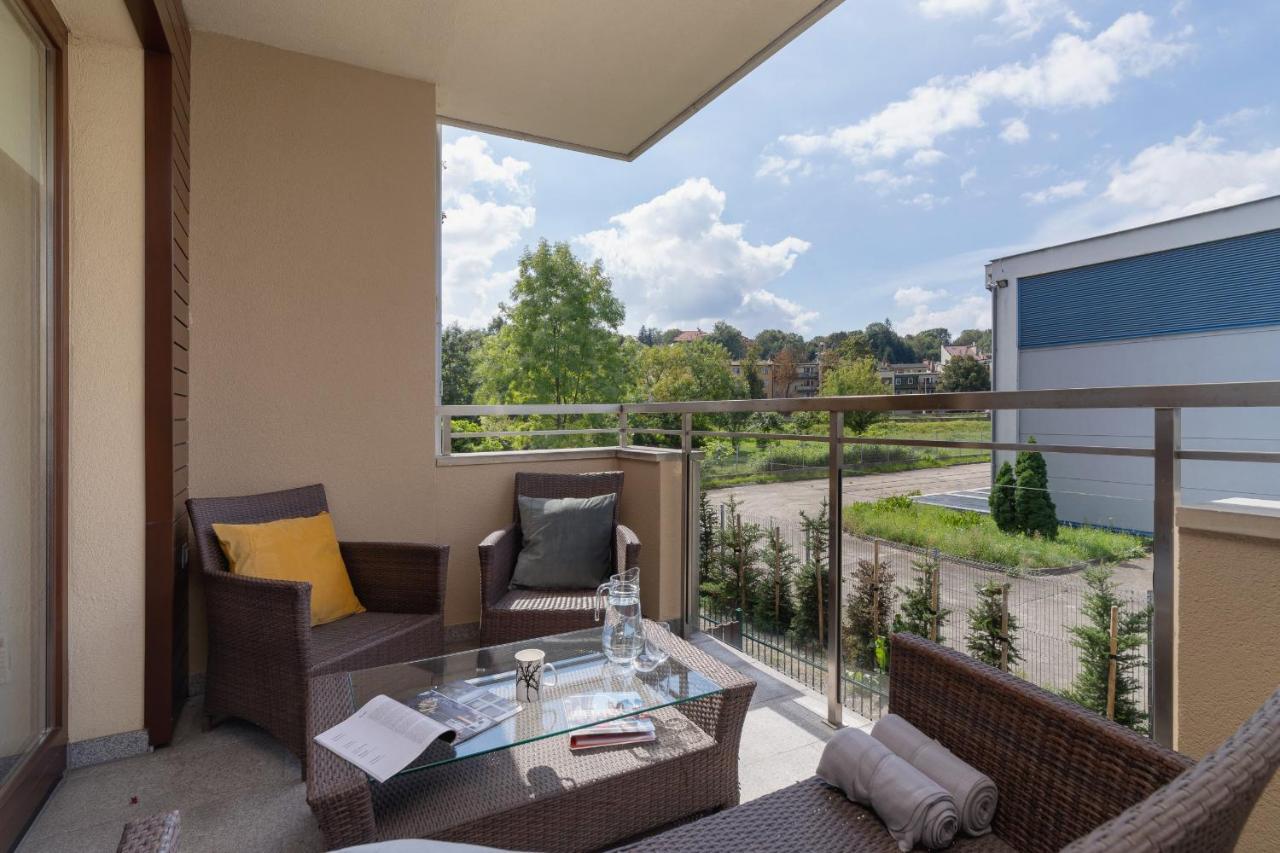 Kraków Błonia Apartment with Balcony by Renters Exterior foto