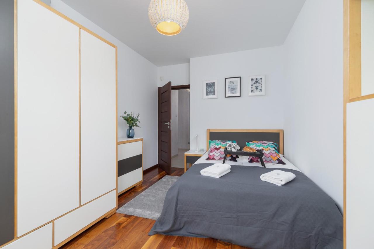Kraków Błonia Apartment with Balcony by Renters Exterior foto