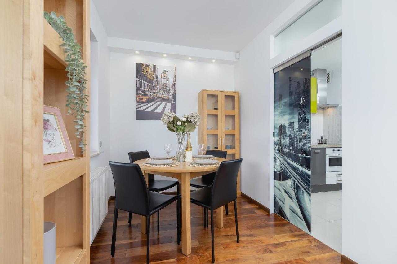 Kraków Błonia Apartment with Balcony by Renters Exterior foto