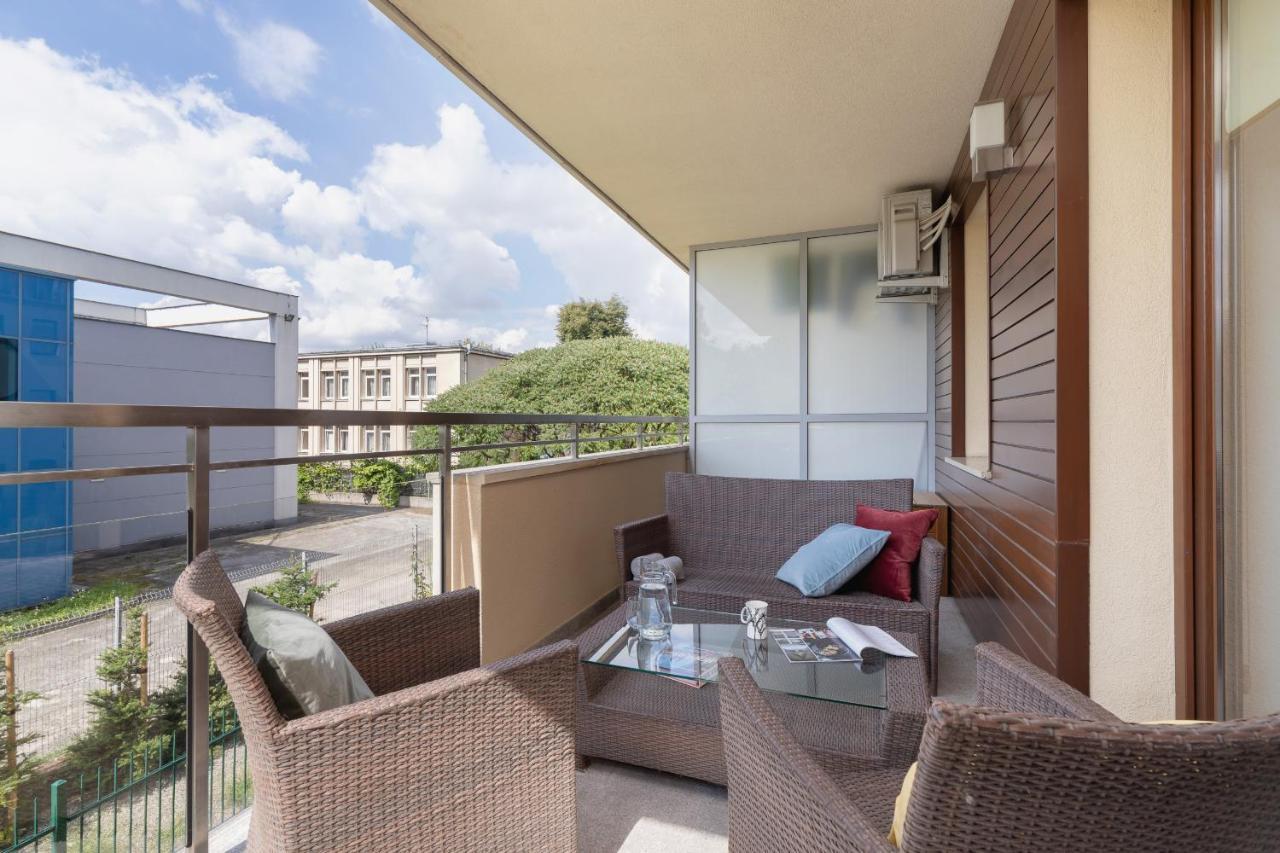 Kraków Błonia Apartment with Balcony by Renters Exterior foto