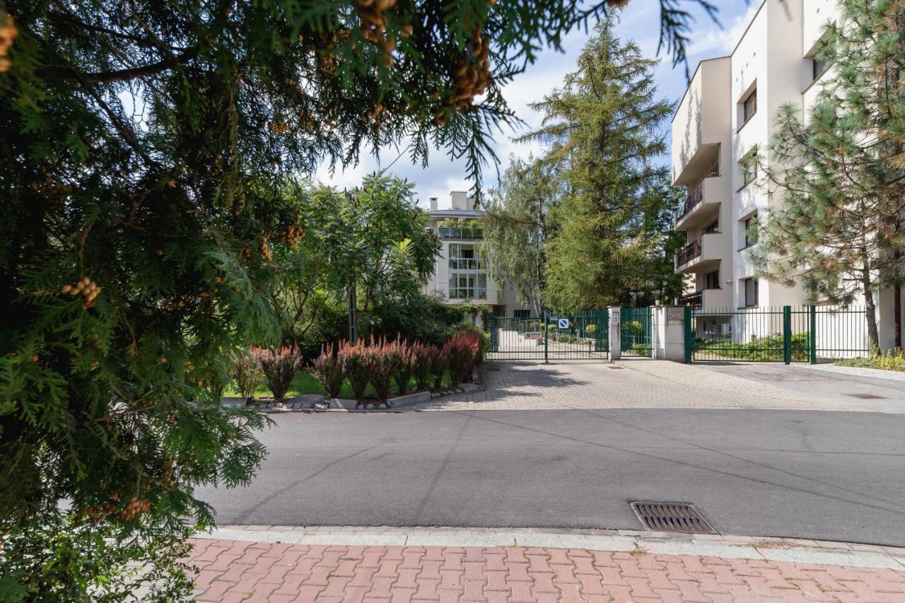 Kraków Błonia Apartment with Balcony by Renters Exterior foto