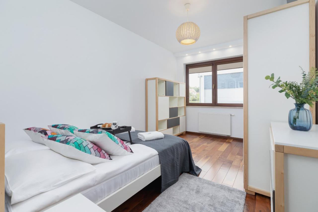 Kraków Błonia Apartment with Balcony by Renters Exterior foto