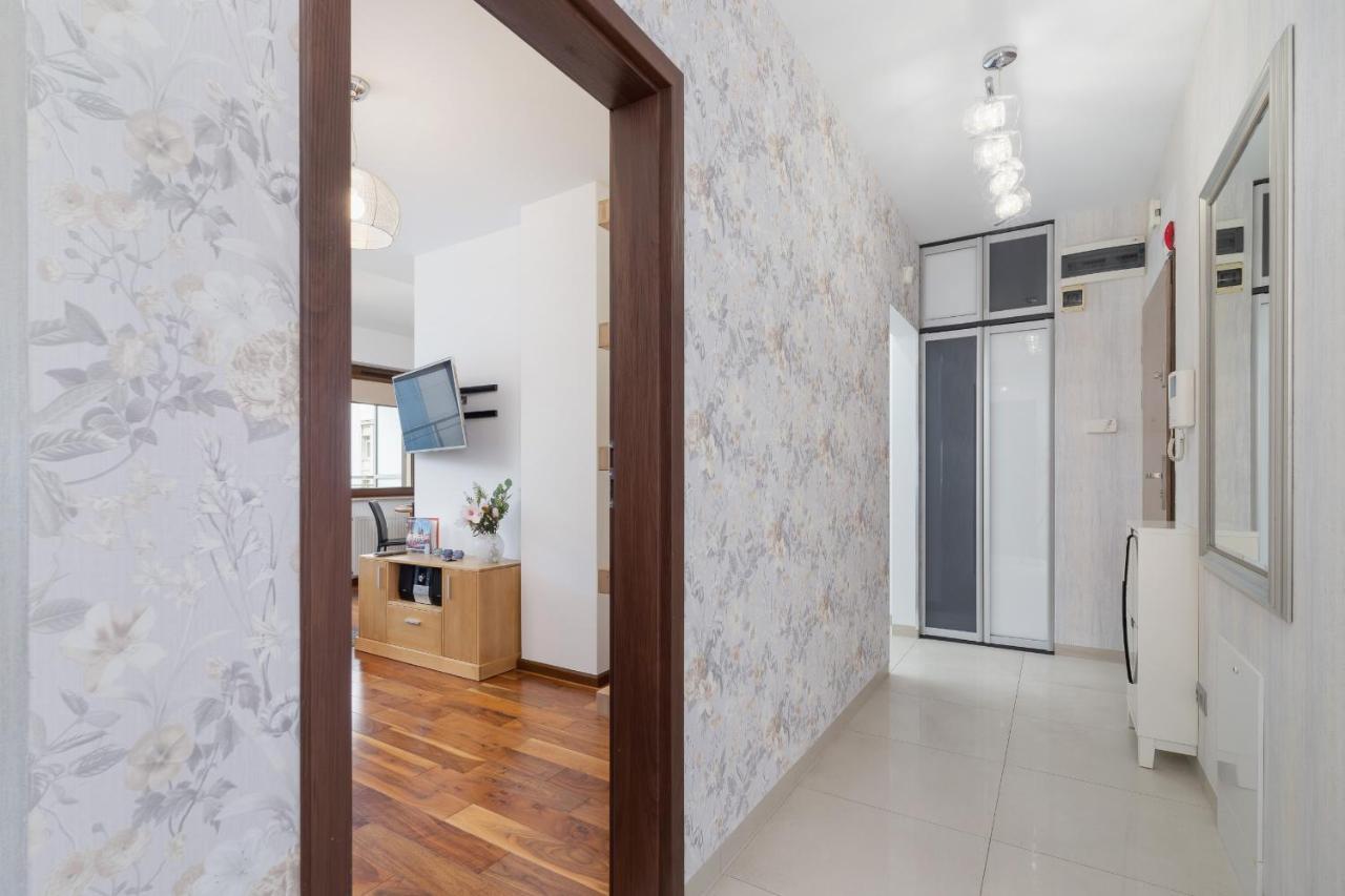 Kraków Błonia Apartment with Balcony by Renters Exterior foto